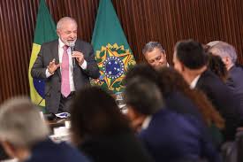 Governo Lula vê ministros sob risco de lei eleitoral e aperta cobrança para evitar ações de Flávio no TSE