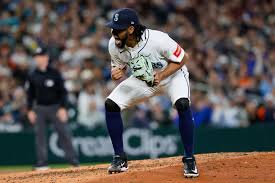 Mariners Defeat Astros with J.P. Crawford Walk-Off Single