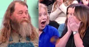 Man's radical beard transformation shocks wife