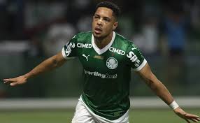 Vitor Roque, do Palmeiras, está em alta no mercado europeu e entra na mira do Tottenham