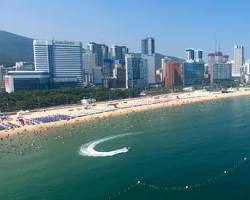 부산 해운대 해수욕장 전경, AI로 생성