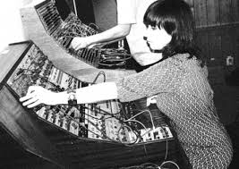 Résultat de recherche d'images pour "femme vinyle vintage"