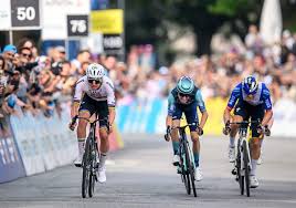 Pogacar gana en Romandía pero tres valientes aguantan su rueda