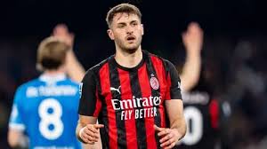 ¿Qué pasará con Santiago Giménez? Milan hace oficial llegada de delantero estrella