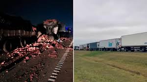 Tres camiones y un colectivo chocaron en la Ruta 9: un muerto y un herido en un desastre que paralizó el tránsito nacional