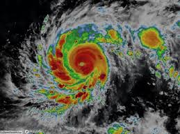 A supertempestade Dolphin estabelece um novo recorde, podendo se aproximar de seu nível mais forte de todos os tempos.