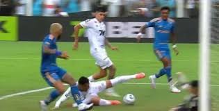 نيمار يقود سانتوس للبقاء بالدوري البرازيلي.. والصعود لـ«سود أمريكانا»