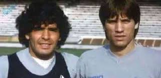 Maradona: Révélations Choc d'un Ancien Coéquipier et Hommages Émus à Naples!