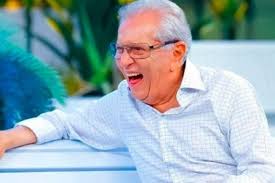 Carlos Alberto de Nóbrega renova com SBT e celebra 38 anos de humor