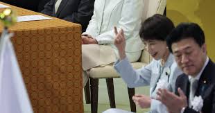 天皇、皇后両陛下が出席 昭和100年記念式典 [写真特集11/14]