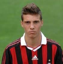 Name: Simone Verdi Club: AC Milan Age: 17 Position: Attacking midfield (R/L/C) Nationality: Italian Value: £2.7m Potential value: £15m Key attributes: Flair ... - Simone-Verdi