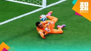 Fernando Muslera comete grave error ante España y Bielsa lo saca al descanso (VIDEO)