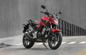 Bajaj vs Honda: comparamos a Dominar 400 com a rival CB 300F Twister