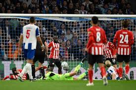 LIVE Champions League | PSV verdedigt minimale marge in slotfase: Geertruida haalt bal van de lijn, uitstekende ingreep Dest