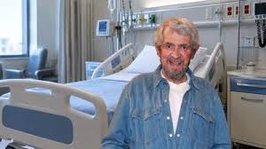 Hospitalizan a Manuel ‘Flaco’ Ibáñez; piden donadores de sangre: ¿Qué se sabe sobre su estado de salud?
