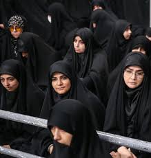 آخرین خبر | سحر امامی و دختر شهید سلیمانی در مراسم شام غریبان حسینیه امام خمینی