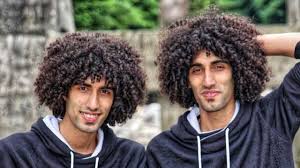 آهنگ عاشقانه رحمان و رحیم در این برنامه | واکنش سارا و نیکا را ببینید