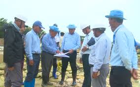 Emergency reinforcement underway to secure Ngawun embankment as river levels drop