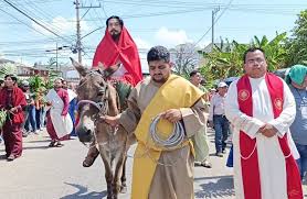 Domingo de Ramos: “Urge eliminar costumbre del sufrimiento y de violencia”