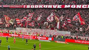 Tensión en Bayern: Aficionados arremeten contra Uli Hoeneß por la regla 50+1