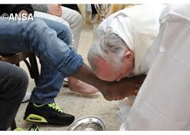 Résultat de recherche d'images pour "pope would you kiss the feet of rape victims"