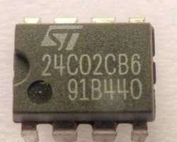 Gambar Electrically Erasable and Programmable Read Only Memory (EEPROM) chip