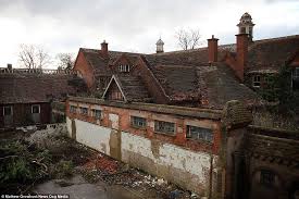 Résultat de recherche d'images pour "horrific haunted houses abandoned"