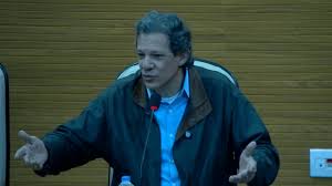 Esquerda está "tomando 7 a 1" nas redes há 10 anos, diz Haddad