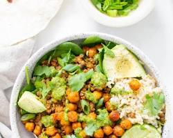 Obraz: Bowls of lentils, chickpeas, and beans
