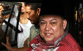 ... Wali Kota Bekasi, Mochtar Mochammad, yang ditangkap KPK dan dijebloskan ... - Walikota-Bekasi-Korupsi