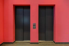 Terremoto en las comunidades de vecinos: la nueva ley de ascensores obligará a realizar derramas para adaptar los equipos a los requisitos de seguridad