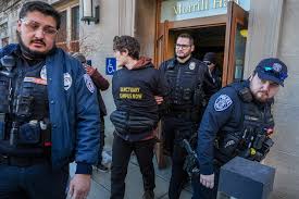 Appeals court backs Trump’s mass detention policy