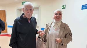 بعد مروره بوعكة صحية.. إعلامية مصرية تفاجئ حسن شحاتة (صور)