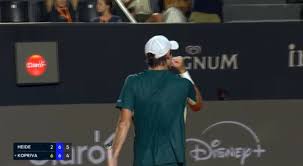 Vít Kopriva fecha partida em 2 sets a 0 contra o brasileiro Gustavo Heide