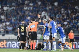Atlético-MG e Cruzeiro lideram ranking de expulsões entre os times da Série A; veja