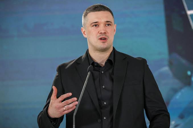 Zelensky fires top aide amid graft probe; ex-defense minister Fedorov demands elections in Ukraine despite wartime restrictions