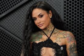 Estrellas de la música protestan contra la política migratoria de Trump en los Grammy