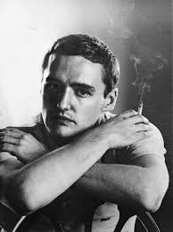 Dennis Hopper photographed by Sam Shaw (1957). Thank you Tarun Neo, as always! I am not the author of this image. More on Facebook. - dennis-hopper-photographed-by-sam-shaw-1957