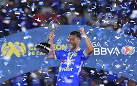 Cruz Azul concreta el traspaso de Erik Lira al Mónaco