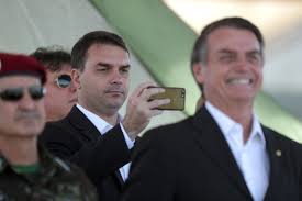 Flávio Bolsonaro praised a dictatorship-era officer in a 2017 book