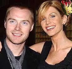 Irish singer Ronan Keating has dedicated a love song to his wife Yvonne Connolly in an attempt to win her back. The Boyzone star sang one of his romantic ... - 1387281