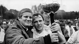 Sidst AGF vandt mesterskabet, havde de selv en kasse øl med: Tre nedslag i AGF's guldkampe