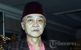 Adi Bing Slamet Sebut Ada Buto Ijo yang Melindungi Eyang Subur. Warta Kota/Nur Ichsan. Eyang Subur saat menggelar peringaan Maulid Nabi di rumahnya di Jalan ... - 20130430_Eyang_Subur_2594