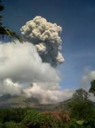 VIDEO GUNUNG LOKON MELETUS DI AKHIR TAHUN 31 DESEMBER 2012 