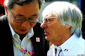 F1 commercial rights holder Bernie Ecclestone seals a deal for the Japanese GP to be held at Suzuka for the next three years with Hiroshi Oshima, ... - _46253292_bernieandjapan
