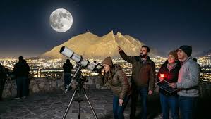 Observación astronómica durante el Festival Santa Lucía: fecha y hora exacta para ver la Luna llena