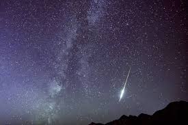 Chuva de meteoros perseidas é avistada da China; veja fotos de hoje - 13/08/2026 - Imagens do Dia