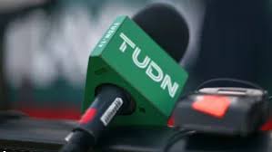 Querida conductora de TUDN da la mejor noticia de todas en plena transmisión del América vs Chivas