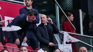 Kranten zien Ajax keihard afgaan: 'Liggen genoeg vragen op tafel voor Cruijff'