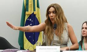 Post sobre internamento às pressas de Erika Hilton é verdade? Confira